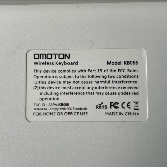 Ultra-Slim Bluetooth Keyboard for iPad - Picture 6 of 7